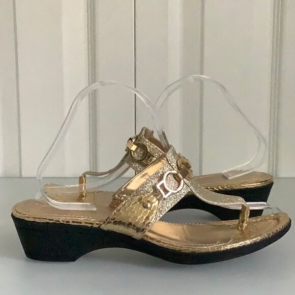 MARC FISHER GOLD SANDALS SIZE 7‎ - Picture 1 of 12